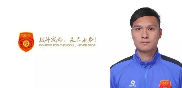 王丽坤面对镜头惊惧地质询“我要一个答案”，额角的伤痕触目悚然